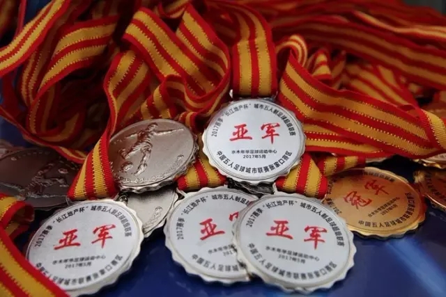 骑士GM赞扬斯特鲁斯：你的专业精神与领导力奠定了球队基础
